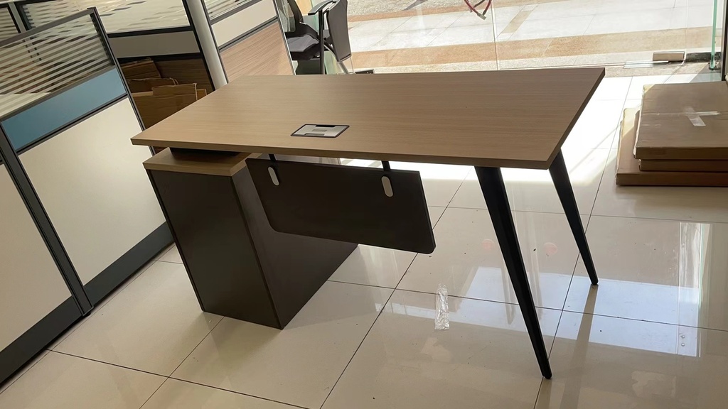 ESCRITORIO NORRIS COLOR ROBLE CLARO Y GRIS(140*60*75CM)