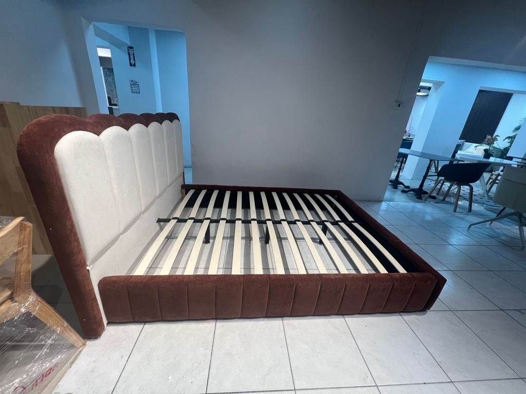 CAMA RACHELL KING ROJO CON BLANCO (193CM*203CM)